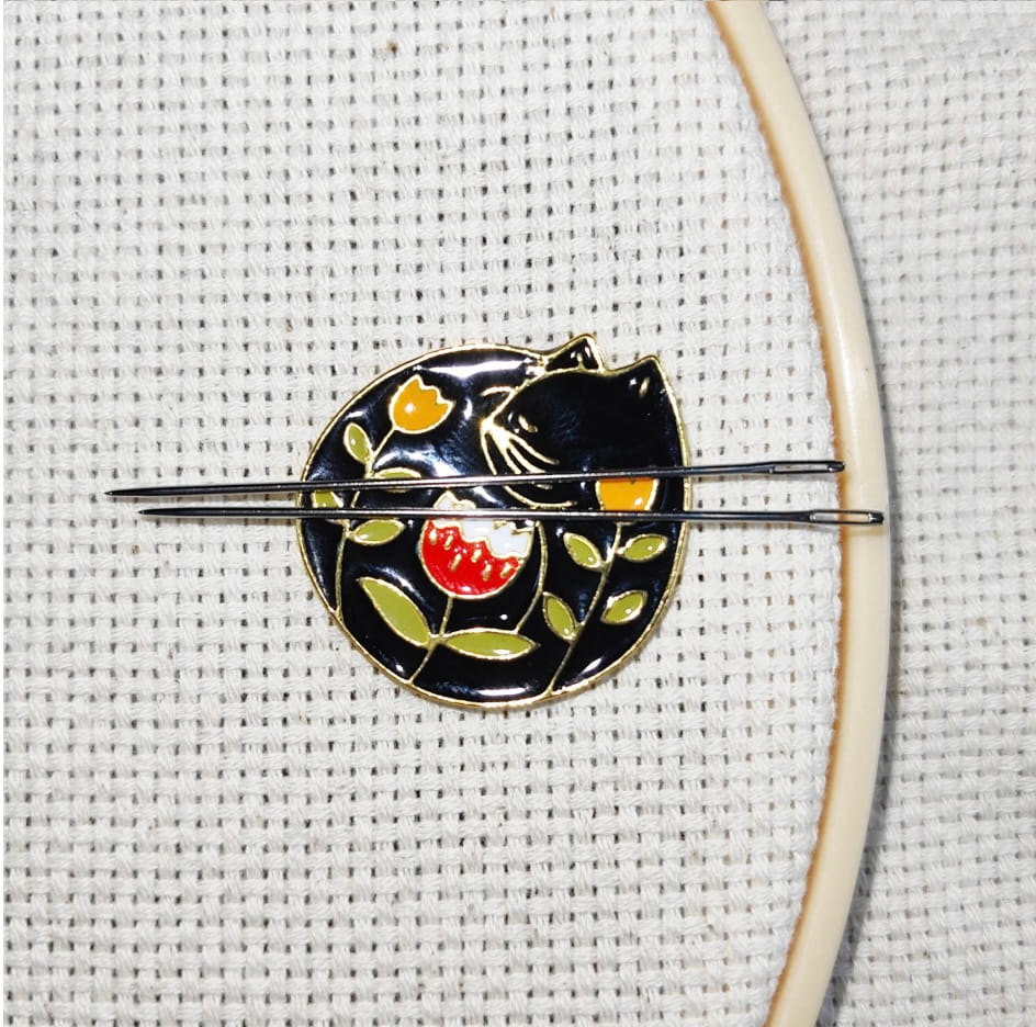 Cat Needle Minder
