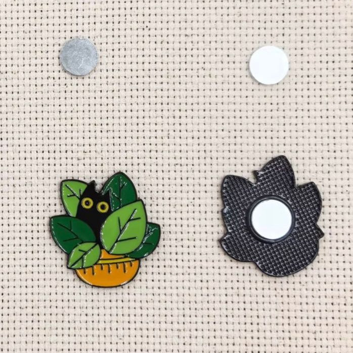 Cats and Plants Needle Minder