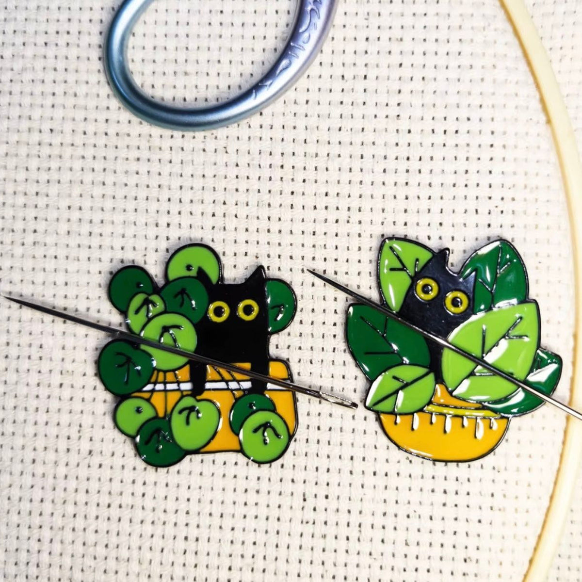 Cats and Plants Needle Minder