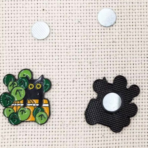 Cats and Plants Needle Minder