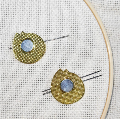 Cat Needle Minder