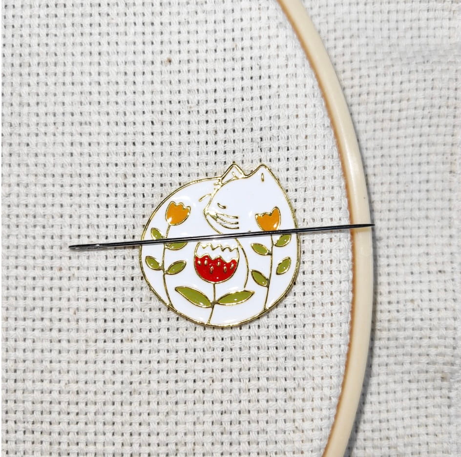 Cat Needle Minder