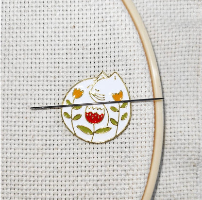 Cat Needle Minder
